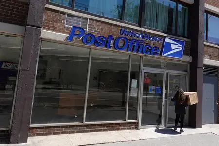 A person enters a Post Office in New York May 2022.(SRN NEWS/REUTERS/Andrew Kelly)