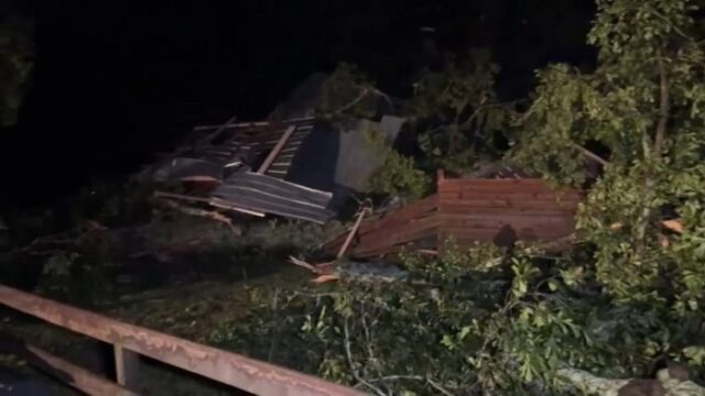 Powerful storms that included at least one confirmed tornado tore through parts of Mississippi, damaging nearly 500 homes, tearing up trees and downing power lines, authorities said Thursday.

(SRN NEWS/AP)