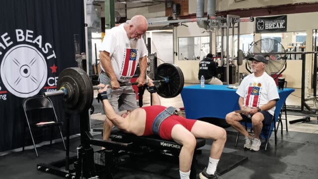 Glenn lifts 305 with head judge T Moon spotting and William Howington judging)